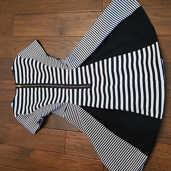 💥3for$12💥 Banana Republic women's striped dress with flared skirt size 4 - Picture 4 of 10